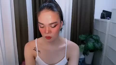 HANNAH online show from May 17, 2026, 12:19 am