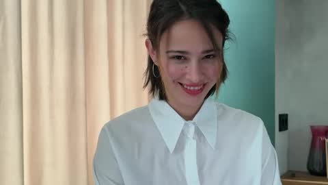 Snapshot of hannahinto chatting on April 18, 2026, 9:35 am hannahinto online show from April 18, 2026, 9:35 am