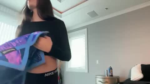 Hannah Taylor online show from February 9, 2026, 8:57 pm