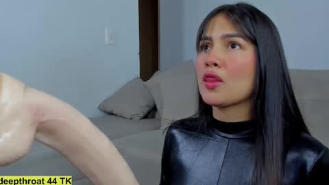 Snapshot of hannathompson___ chatting on October 17, 2025, 2:08 pm Hanna online show from October 17, 2025, 2:08 pm