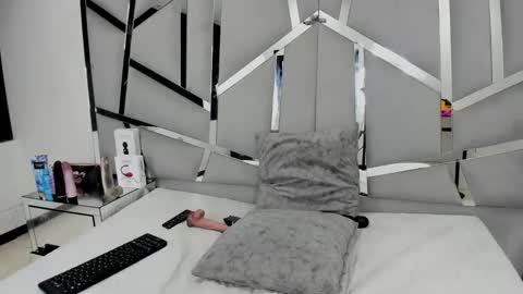 hanny_watson online show from February 15, 2025, 4:23 pm