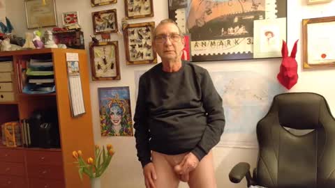 Snapshot of hansi63 chatting on February 13, 2025, 10:11 pm charly online show from February 13, 2025, 10:11 pm