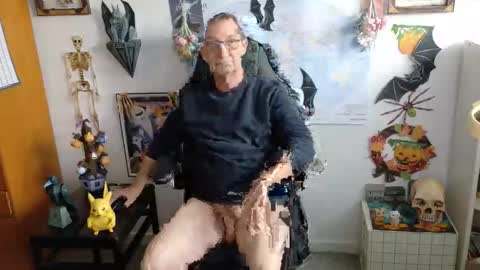 Snapshot of hansi63 chatting on October 15, 2025, 11:43 am charly online show from October 15, 2025, 11:43 am