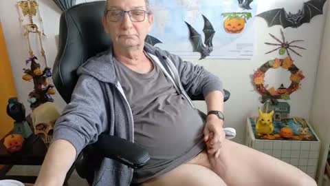 Snapshot of hansi63 chatting on October 19, 2025, 10:05 am charly online show from October 19, 2025, 10:05 am