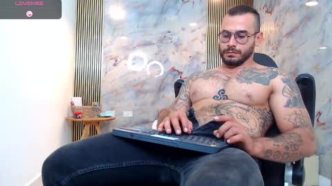 hanz_col online show from January 1, 2025, 1:26 am