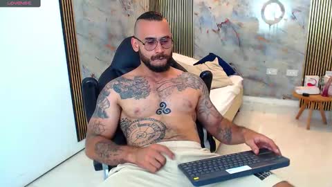 hanz_col online show from February 18, 2025, 2:05 am