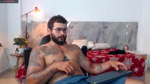 Snapshot of hanz_col chatting on February 10, 2026, 11:53 pm hanz_col online show from February 10, 2026, 11:53 pm