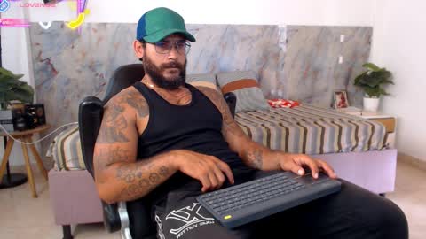 Snapshot of hanz_col chatting on April 4, 2026, 1:30 pm hanz_col online show from April 4, 2026, 1:30 pm