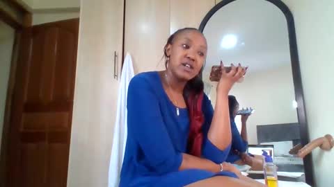 happy_berries online show from May 6, 2026, 11:48 am