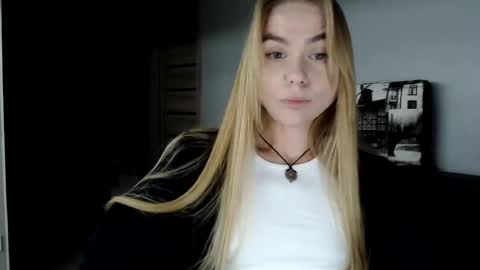 Snapshot of happy_fox_ chatting on December 3, 2024, 9:12 pm happy_fox_ online show from December 3, 2024, 9:12 pm