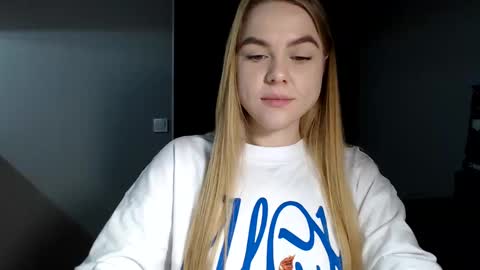 Snapshot of happy_fox_ chatting on February 5, 2025, 11:50 pm happy_fox_ online show from February 5, 2025, 11:50 pm