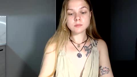 happy_fox_ online show from June 8, 2026, 9:15 pm