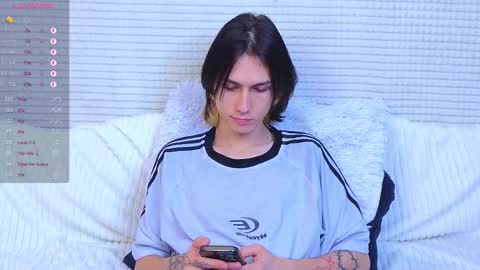 Mark online show from October 5, 2025, 8:07 pm