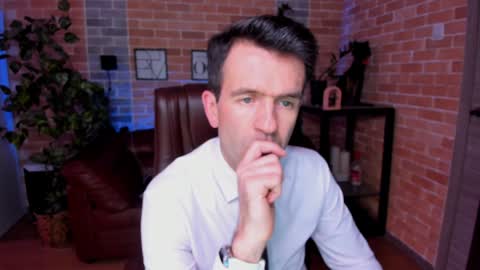 Snapshot of hard_and_juici chatting on December 18, 2024, 2:17 pm Steve online show from December 18, 2024, 2:17 pm