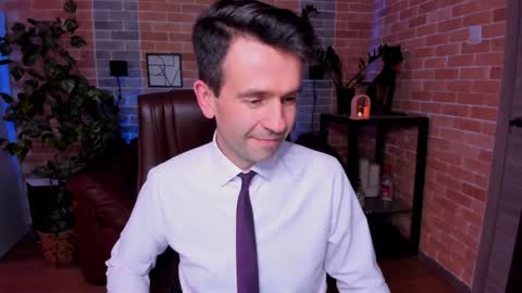 Snapshot of hard_and_juici chatting on December 18, 2024, 5:21 pm Steve online show from December 18, 2024, 5:21 pm