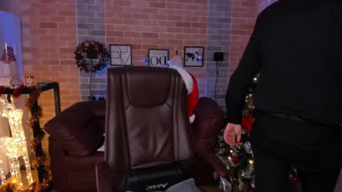 Snapshot of hard_and_juici chatting on December 25, 2024, 11:43 am Steve online show from December 25, 2024, 11:43 am