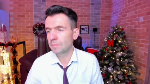 Snapshot of hard_and_juici chatting on January 1, 2025, 2:42 pm Steve online show from January 1, 2025, 2:42 pm