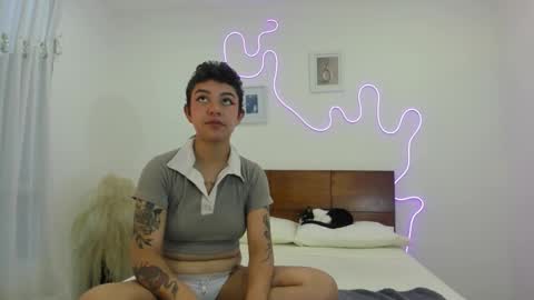 kade and demi independent models online show from February 14, 2026, 11:12 pm