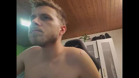 Snapshot of hardtechno_xxx chatting on January 1, 2025, 7:20 am hardtechno_xxx online show from January 1, 2025, 7:20 am