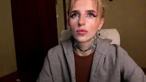 Julia online show from March 2, 2026, 4:47 am