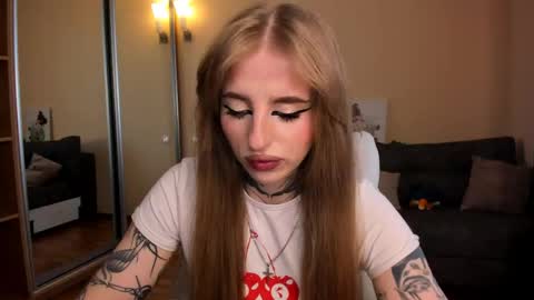 Julia online show from March 22, 2026, 4:49 am