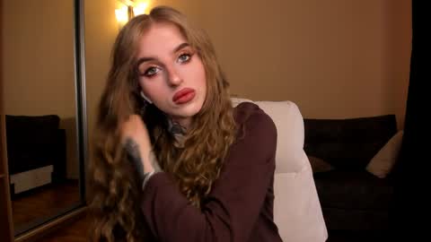 Julia online show from March 31, 2026, 4:57 am