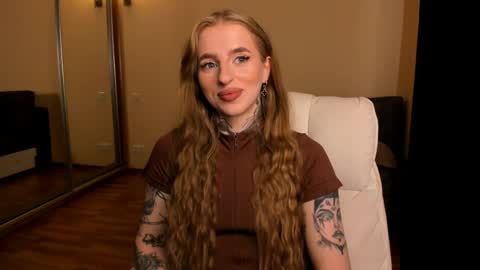 Julia online show from June 4, 2026, 5:57 am