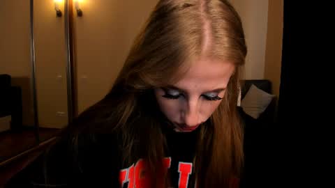 Julia online show from June 12, 2026, 6:12 am
