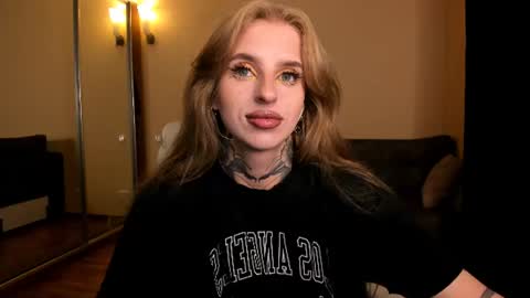 Julia online show from July 21, 2026, 5:21 am