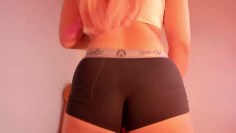 Snapshot of harley_red chatting on October 5, 2025, 5:39 am Annie online show from October 5, 2025, 5:39 am