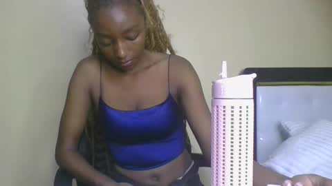 Snapshot of harmlessbitch chatting on October 24, 2025, 3:30 pm harmlessbitch online show from October 24, 2025, 3:30 pm