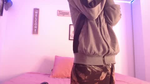 Snapshot of harrythomson1 chatting on December 19, 2024, 8:34 am harry thomson online show from December 19, 2024, 8:34 am