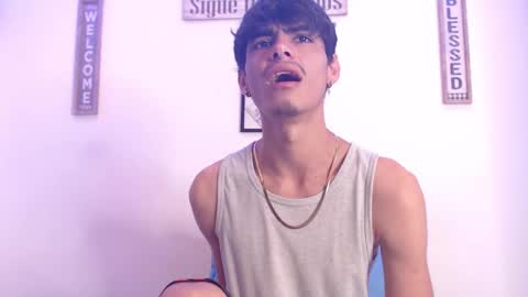 Snapshot of harrythomson1 chatting on February 23, 2025, 10:42 pm harry thomson online show from February 23, 2025, 10:42 pm