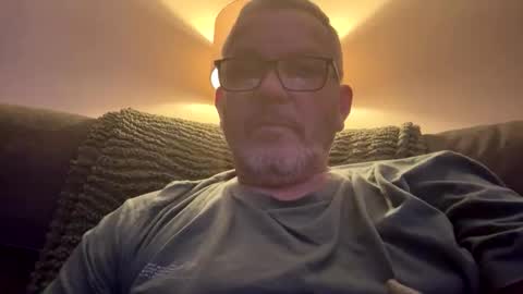 Snapshot of hawks2113 chatting on April 4, 2026, 11:24 pm hawks2113 online show from April 4, 2026, 11:24 pm