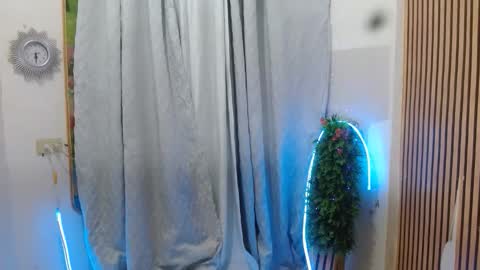 hazel_joy online show from October 13, 2025, 4:18 pm