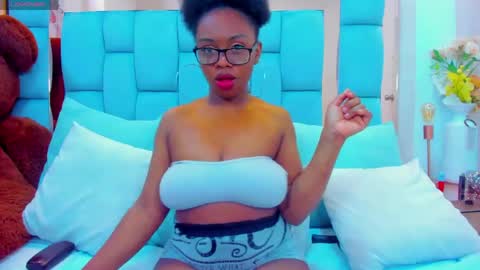 hazel_lanee online show from April 26, 2026, 4:32 am