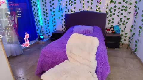 Snapshot of hazel_lynn_ross_ chatting on December 7, 2024, 2:57 pm HAZEL LYNN ROSS online show from December 7, 2024, 2:57 pm