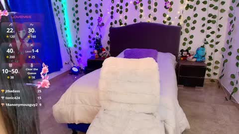 Snapshot of hazel_lynn_ross_ chatting on December 9, 2024, 5:19 pm HAZEL LYNN ROSS online show from December 9, 2024, 5:19 pm