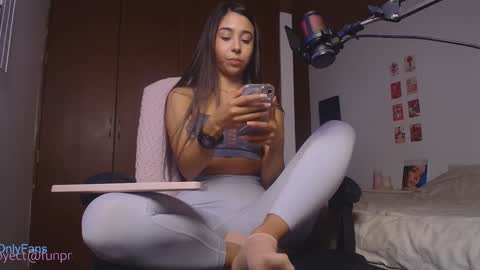 Snapshot of hazel_mafia_ chatting on January 30, 2025, 7:04 pm Hazel Mafia online show from January 30, 2025, 7:04 pm