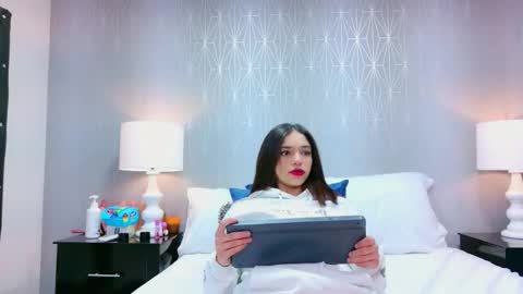 HazelMoret online show from February 8, 2026, 3:26 pm