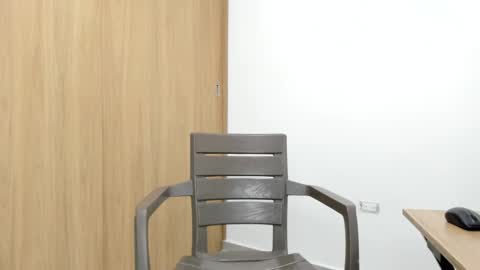  18 online show from November 28, 2025, 2:47 am