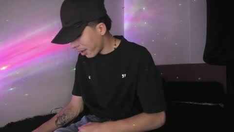 heellboy_ online show from May 25, 2026, 4:07 am