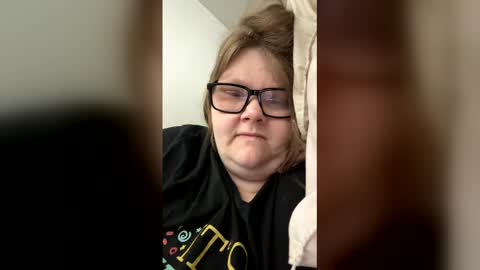 heidimackey2 online show from April 18, 2026, 9:57 am