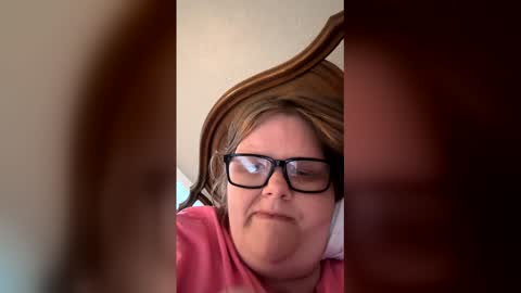 heidimackey2 online show from May 24, 2026, 12:21 pm