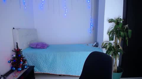 Heidy online show from December 16, 2025, 12:32 pm