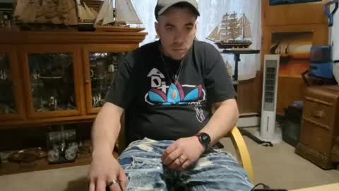 xxScubaStevexx online show from April 13, 2026, 11:32 pm