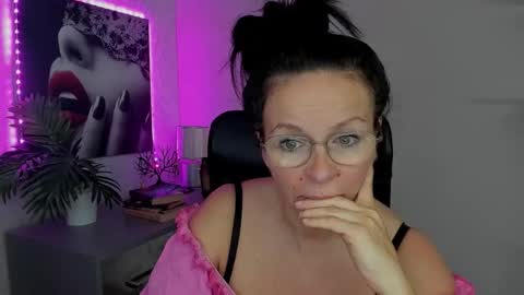 Helen online show from September 20, 2025, 6:36 am