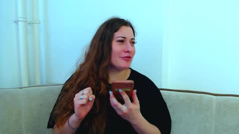 helen_adams_ online show from January 5, 2025, 10:10 am