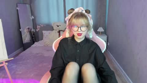 Helen Carson online show from April 21, 2026, 1:42 am