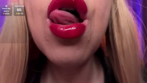 Snapshot of helena__femdom chatting on May 27, 2026, 8:06 pm Helena online show from May 27, 2026, 8:06 pm
